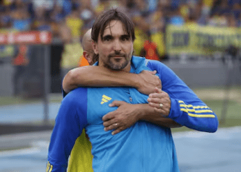 Treinador Diego Martínez, que passou pelo Boca Juniors, recebeu proposta do Vasco; Pedrinho analisará a situação.