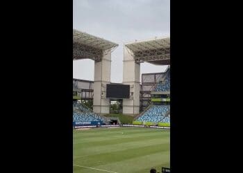 Já chove intensamente na Arena Pantanal, onde acontece o jogo entre Cuiabá e Vasco.