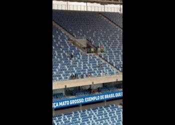 Torcedores do Vasco já começam a se acomodar na Arena Pantanal