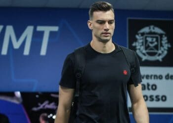 Veja imagens e vídeo da chegada do Vasco à Arena Pantanal.