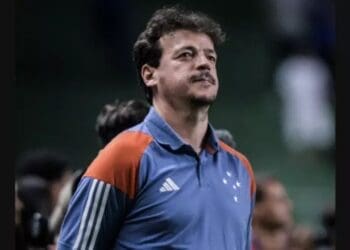 Pedrinho estaria à espera de uma possível demissão de Fernando Diniz do Cruzeiro para apresentar uma proposta ao treinador.