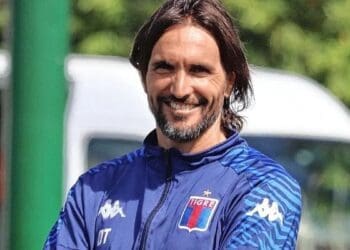 Vasco ainda não deu uma resposta aos empresários em relação à proposta do técnico argentino Diego Martinez.