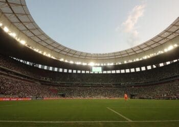Brasileirão 2024 registra a 2ª maior média de público da história do torneio; partida entre Vasco e Palmeiras no Mané Garrincha gerou a maior renda.