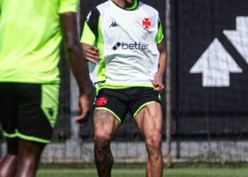 Souza: ‘Estou treinando na zaga há mais de dois meses’