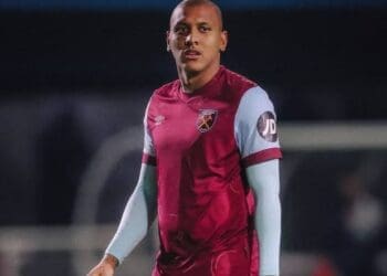 Nome do zagueiro Luizão, do West Ham, é cogitado pelo Vasco