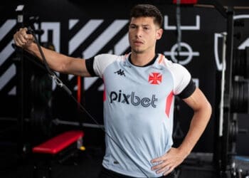 Capasso enfrenta um futuro incerto no Vasco e existe a possibilidade de negociação.