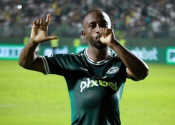 Vasco manifestou interesse em Dieguinho, jogador do Goiás que desempenha funções como lateral-direito e volante.