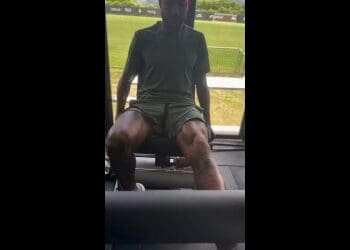 Jair compartilha vídeo de seu treino físico durante as férias.