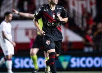 Especulado pelo Vasco, Alejo Cruz ampliou seu contrato com o Atlético-GO até 2027.