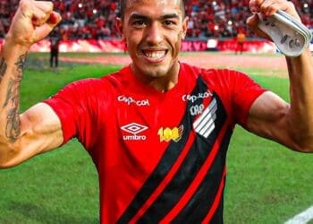 Valor de aquisição de Cuello, do Athletico-PR, é visto como excessivo pelo Vasco