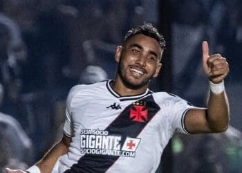 Pedrinho declara que Payet manterá seu compromisso com o Vasco até o término do contrato.