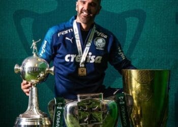 Vasco avança na contratação de Fred Manhães, ex-Palmeiras, para liderar o departamento de fisioterapia.