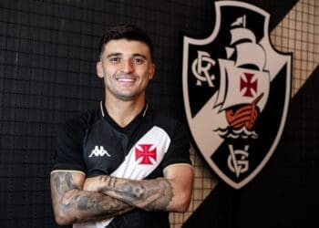 Vasco está em conversas para renovar o contrato de Victor Luís.
