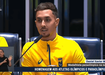 Natação Paralímpica: Daniel Mendes recebe homenagem no Senado