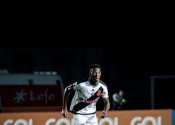 Abel Ferreira, Fernando Diniz e Rogério Ceni são treinadores que apreciam o estilo de jogo do defensor Léo.