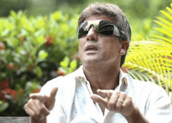 Reunião entre Vasco e Renato Gaúcho encerra sem decisão; negociações prosseguirão na terça-feira.