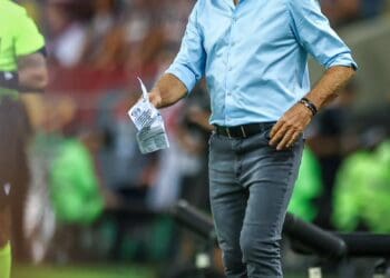 Diretoria do Vasco se encontra em reunião com Renato Gaúcho neste momento.