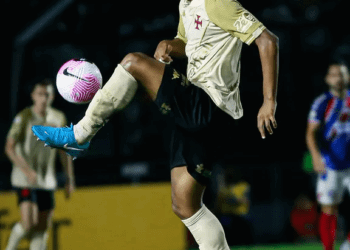 Fiorentina planeja apresentar oferta de R$ 90 milhões por Rayan em janeiro.