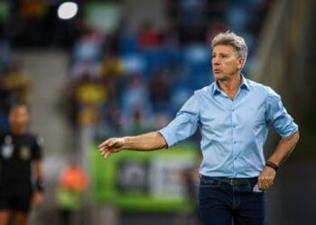 Em uma reunião realizada nesta terça-feira, foi decidido que Renato Gaúcho terá permissão para trazer sua comissão técnica para o Vasco.