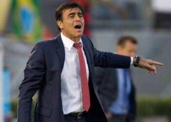 Oferecido ao Vasco, o técnico Gustavo Quinteros conquista a aprovação de Pedrinho