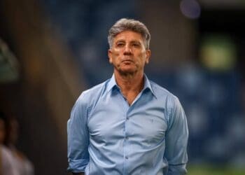 Renato Gaúcho pode ser apresentado pelo Vasco em breve, segundo informações de um jornalista.