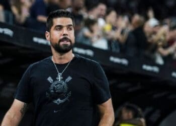 Português António Oliveira se transforma na segunda opção do Vasco, que continua buscando a contratação de Renato Gaúcho.