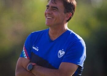 Jornalista argentino afirma que questões financeiras não serão um obstáculo para o Vasco contratar Gustavo Quinteros.