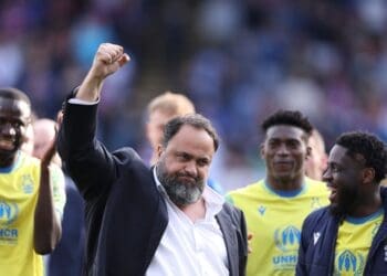 Vasco e Evangelos Marinakis formalizam troca de documentos para dar início à fase de due diligence.