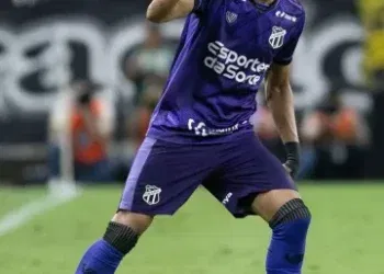 Vasco, Botafogo e Bahia demonstram interesse em Erick Pulga, atacante que atua pelo Ceará.