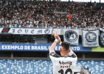 777 inicia sua movimentação na batalha judicial contra o Vasco; Felipe Carregal, vice-presidente jurídico do clube, faz comentários.