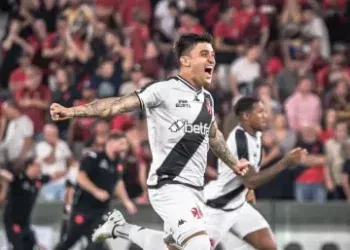 Vasco avança nas negociações para renovar o contrato do lateral-esquerdo Victor Luís.