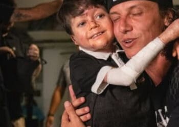 Pequeno Gui se encontra com David Luiz e solicita que o zagueiro faça um acerto com o Vasco.