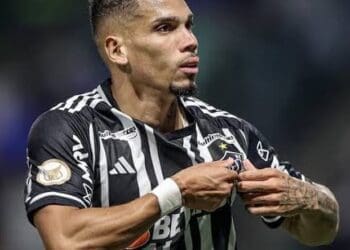 Formado pelo Vasco, com 10% de seus direitos econômicos ainda pertencendo ao clube, Paulinho pode deixar o Atlético-MG para se transferir para o Palmeiras.