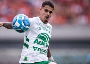 Possível adição ao elenco do Vasco, o defensor Lucas Freitas foi formado nas categorias de base do Flamengo.