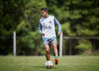 Jornalistas comentam sobre as qualidades de Lucas Freitas, o primeiro reforço do Vasco para a temporada de 2025.