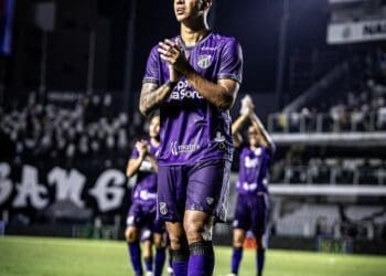 Negociação por David Ricardo esfriou e Vasco busca zagueiro veterano