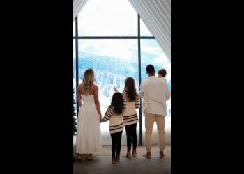 Alex Teixeira compartilha vídeo especial de sua família durante o Natal.