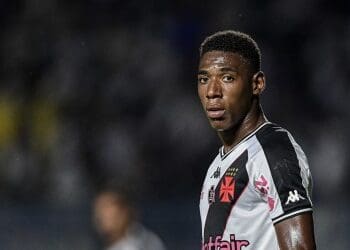 Vasco finaliza a negociação do zagueiro Léo com o Athletico-PR por US$ 2 milhões