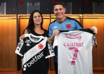 Sócios participaram da ação do amigo oculto do Vasco; confira a foto.