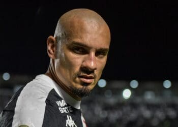 Coritiba ficará responsável por uma parte significativa do salário de Maicon, que foi emprestado pelo Vasco.