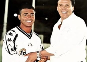 Veja a imagem de Romário ao lado de Roberto Dinamite, tirada em 2000.