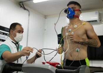 Jogadores do Vasco realizaram exames médicos e testes no CT Moacyr Barbosa neste sábado; confira as fotos.