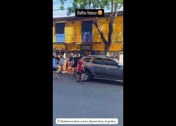 Hino do Vasco é executado ao redor da Bombonera durante passeio de Souza; confira