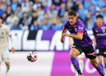 Vasco fecha contrato com zagueiro Lucas Oliveira sem custos envolvidos.