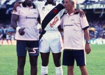 Veja a imagem do zagueiro Jorge Luiz, do Vasco, capturada em 1992 no Maracanã.