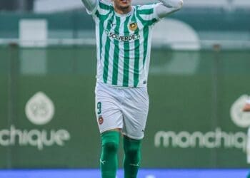 Emprestado pelo Vasco, Clayton já acumula 10 gols e 1 assistência em 18 partidas pelo Rio Ave.
