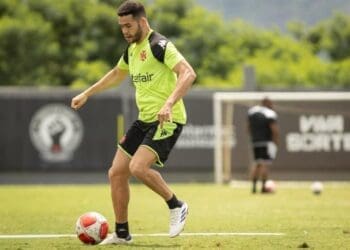 De Lucca e Serginho estão treinando com o elenco que dará início à competição do Carioca 2025.