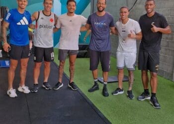 Possível nova contratação do Vasco, o zagueiro Lucas Freitas participou de um treino ao lado de Puma Rodríguez e Rayan nesta segunda-feira.