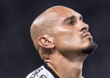 Vasco facilita a transferência do zagueiro Maicon para o Coritiba.