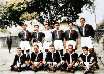 Veja a versão colorida da imagem histórica do Vasco, vencedor do Campeonato Carioca de 1923.